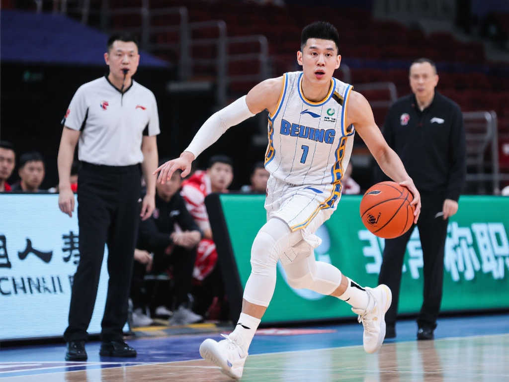 靠某一個球 靠某一個球